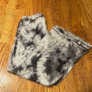 Random Hearts Girl’s Black and White Tie Dye Pants Size S